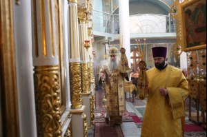 Божественная литургия в храме во имя Всех Святых, в земле Российской просиявших, г.Саратова