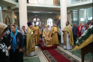 Божественная литургия в храме во имя Всех святых, в земле Российской просиявших, г.Саратова