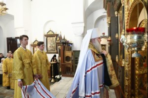 Всенощное бдение на Архиерейском подворье — в храме в честь иконы Божией Матери «Утоли моя печали» г. Саратова