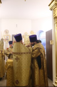 Божественная литургия в храме святителя Иоанна Златоуста в п. Зональный г.Саратова