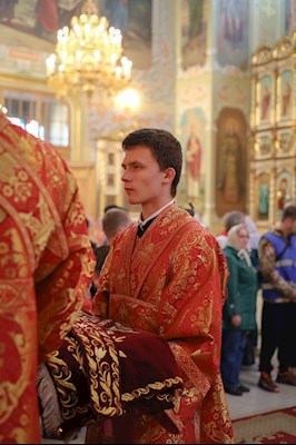 Епископ Тарасий совершил Божественную литургию в Покровском соборе г. Саратова, у ковчега с мощами святого великомученика Георгия Победоносца