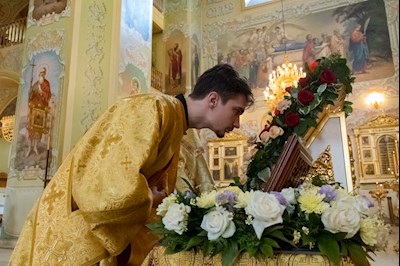 В Покровском соборе г. Саратова встретили ковчег с частицей мощей святителя Спиридона Тримифунтского
