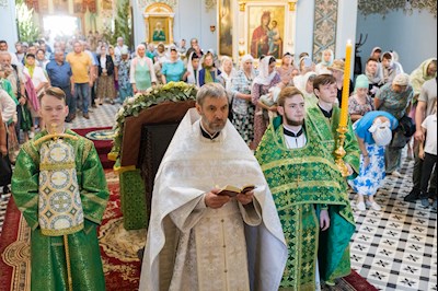 Митрополит Игнатий совершил Божественную литургию в Духосошественском соборе г. Саратова