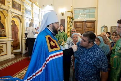 Митрополит Игнатий совершил Божественную литургию в Серафимовском храме г. Саратова