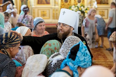 Митрополит Игнатий совершил Божественную литургию в Серафимовском храме г. Саратова