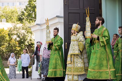Митрополит Игнатий совершил Божественную литургию в Духосошественском соборе г. Саратова