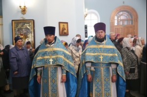 Божественная литургия в храме в честь Покрова Пресвятой Богородицы г.Петровска