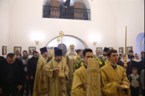 Божественная литургия в храме святителя Иоанна Златоуста в п. Зональный г.Саратова