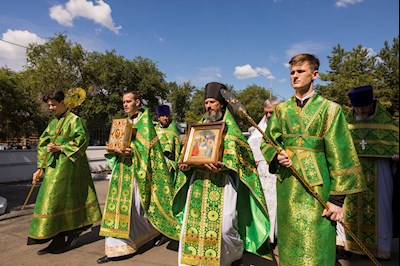 Митрополит Игнатий совершил Божественную литургию в Духосошественском соборе г. Саратова