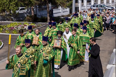 Митрополит Игнатий совершил Божественную литургию в Духосошественском соборе г. Саратова