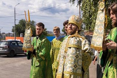 Митрополит Игнатий совершил Божественную литургию в Духосошественском соборе г. Саратова