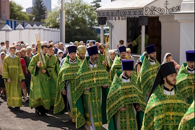 Митрополит Игнатий совершил Божественную литургию в Духосошественском соборе г. Саратова