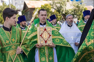 Митрополит Игнатий совершил Божественную литургию в Духосошественском соборе г. Саратова