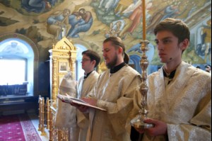 Крещальная литургия в Свято-Троицком соборе Саратова