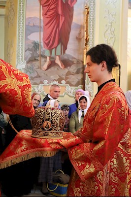 Епископ Тарасий совершил Божественную литургию в Покровском соборе г. Саратова, у ковчега с мощами святого великомученика Георгия Победоносца