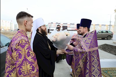 Митрополит Игнатий совершил Божественную литургию в соборном храме святителя Спиридона Тримифунтского г. Саратова