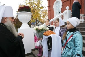 Божественная литургия в храме в честь Покрова Пресвятой Богородицы города Петровска