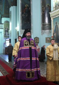 Архиепископ Элистинский и Калмыцкий Юстиниан совершил Божественную литургию в Духосошественском кафедральном соборе города Саратова