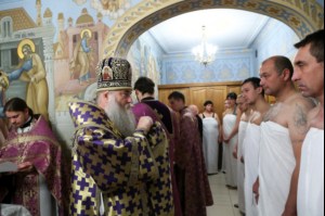 Крещальная литургия в Свято-Троицком соборе Саратова
