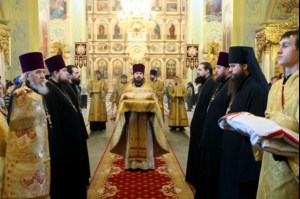 Божественная литургия в храме в честь Покрова Пресвятой Богородицы г.Саратова
