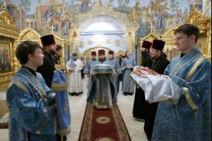 Божественная литургия в Свято-Троицком соборе Саратова