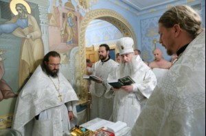 Крещальная литургия в Свято-Троицком соборе Саратова