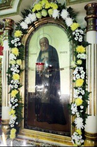 Божественная литургия на Архиерейском подворье — в храме во имя преподобного Серафима Саровского города Саратова