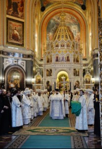 Митрополит Лонгин принял участие в Патриаршем богослужении в Храме Христа Спасителя в день открытия Рождественских чтений