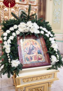 Божественная литургия в храме в честь Покрова Пресвятой Богородицы города Саратова