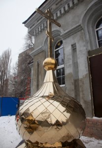 Освящены кресты и купола храма во имя великомученицы Екатерины г. Саратова