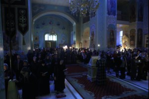 Великое повечерие с чтением канона преподобного Андрея Критского в храме в честь Покрова Пресвятой Богородицы г. Саратова