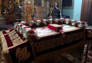Митрополит Лонгин совершил вечерню с выносом Плащаницы