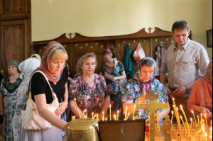 Божественная литургия и панихида на Архиерейском подворье – храме во имя преподобного Серафима Саровского г.Саратова