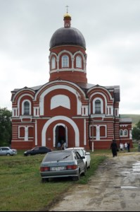 Божественная литургия в храме в честь Покрова Пресвятой Богородицы села Сокур Татищевского района