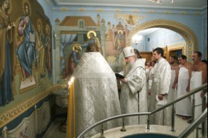 Митрополит Лонгин совершил Крещальную Литургию