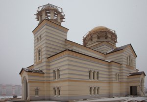 Освящены кресты и купола строящегося храма во имя святителя Спиридона Тримифунтского