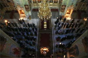 Великое повечерие с чтением канона преподобного Андрея Критского в храме в честь Покрова Пресвятой Богородицы г. Саратова