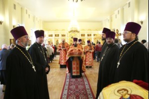 Всенощное бдение на Архиерейском подворье — храме во имя преподобного Серафима Саровского г.Саратова