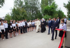 Митрополит Лонгин освятил спортивный зал школы и дом культуры села Сторожевка