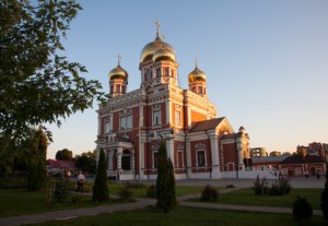 Всенощное бдение в храме в честь Покрова Пресвятой Богородицы г.Саратова