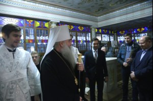 Митрополит Лонгин совершил Рождественское ночное богослужение