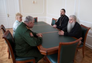 Митрополит Лонгин встретился с военным комиссаром области