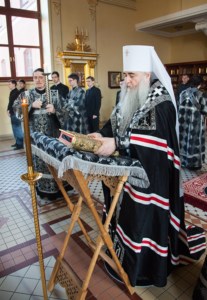 Литургия Преждеосвященных Даров на Архиерейском подворье — храме во имя святого апостола и евангелиста Иоанна Богослова при Саратовской православной духовной семинарии