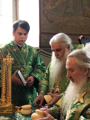 Божественная литургия на соборной площади Серафимо-Дивеевского монастыря