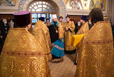 Митрополит Игнатий совершил Божественную литургию в Свято-Троицком кафедральном соборе г. Саратова