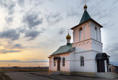 Божественная литургия в храме во имя святого праведного Лазаря Четверодневного на Новоелшанском кладбище г. Саратова