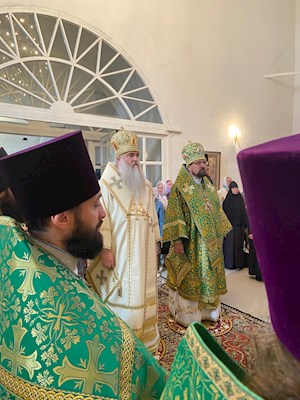 Божественная литургия в Свято-Троицком Макариево-Унженском мужском монастыре (Галичская епархия)