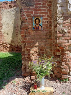 Совершен крестный ход от восстанавливающего Свято-Никольского храма в Стригае до источника святой Параскевы