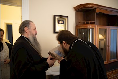 Совершена панихида по саратовским святителям