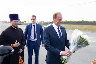 Митрополит Игнатий совершил Великое освящение храма Архангела Михаила с. Курдюм и первую Божественную литургию в новоосвященном храме